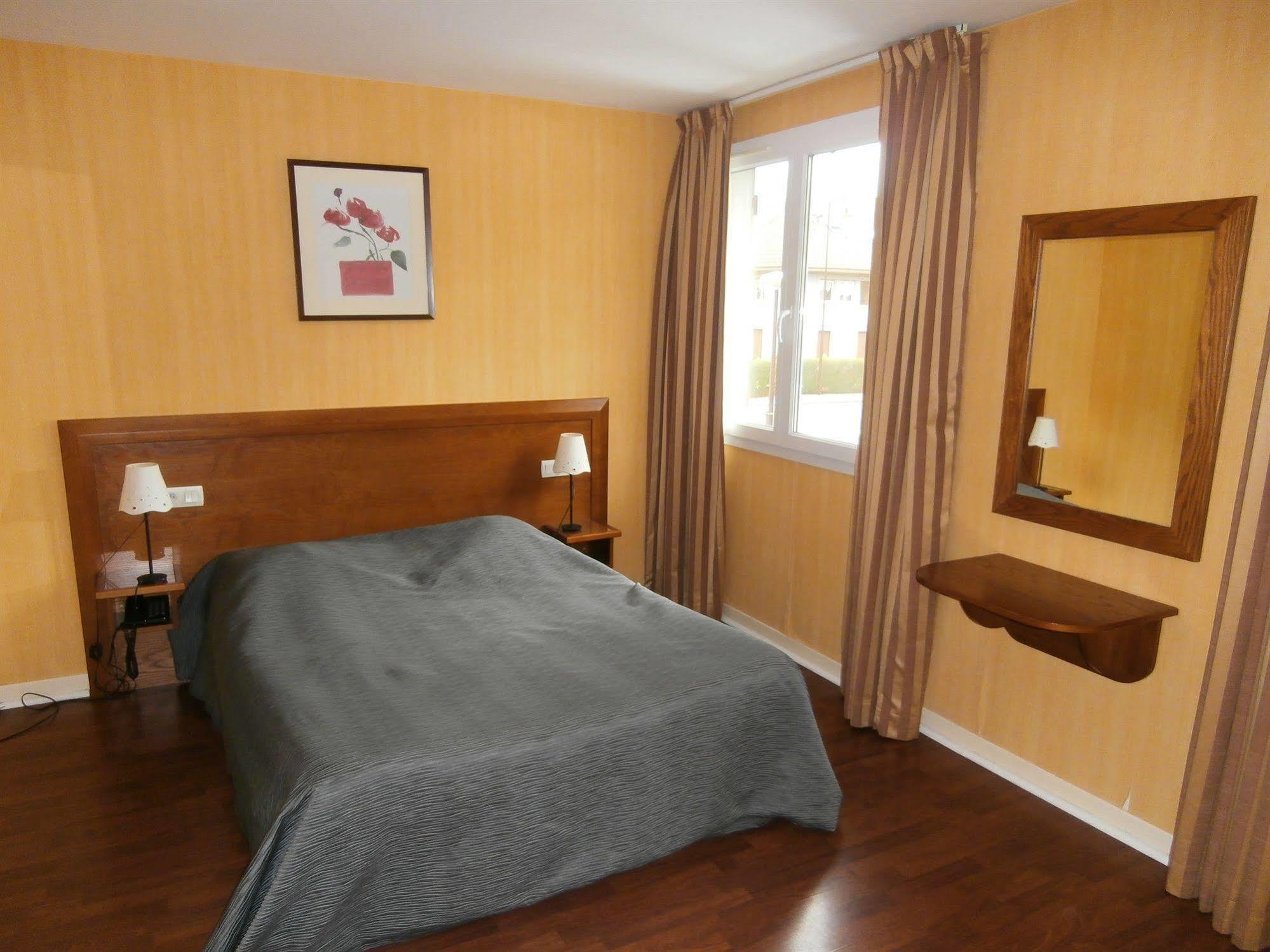 Hotel De La Paix Gerardmer Bagian luar foto