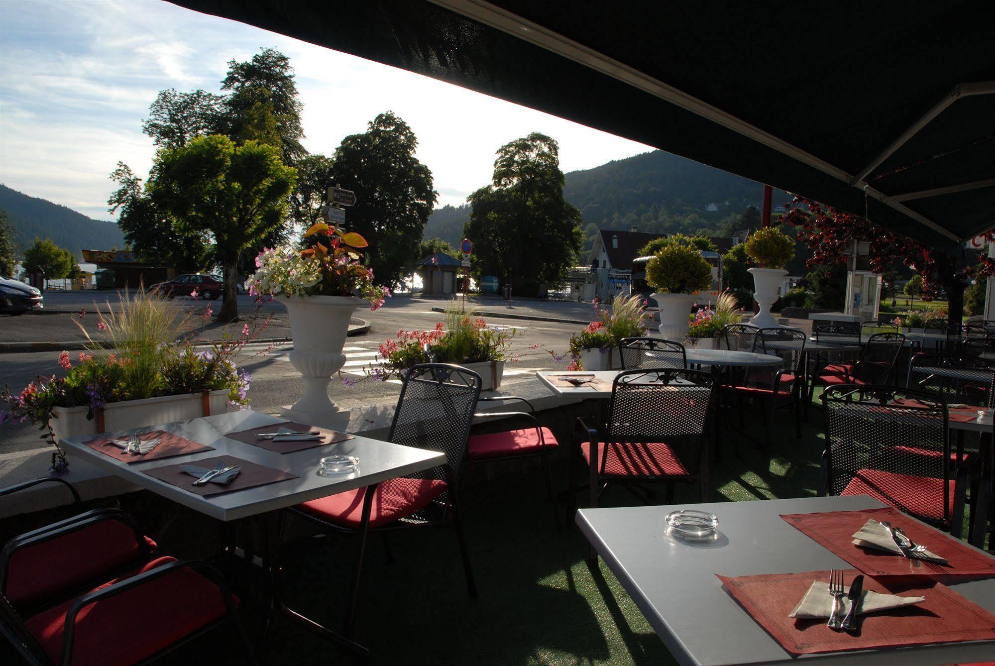 Hotel De La Paix Gerardmer Bagian luar foto